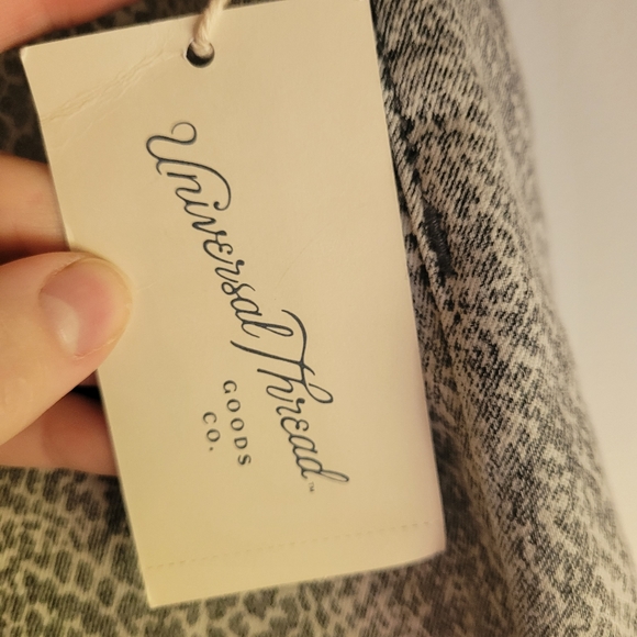 Universal Thread Ladies Size 10 Gray Snake Skin High-Rise Stretch Skinny Jeans - Picture 12 of 14